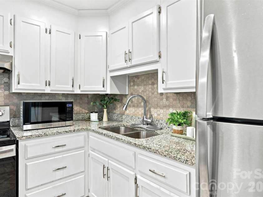6805 Ellendale Drive, Charlotte, NC 28217.  MLS# CAR4399657, YatesRealty ID 42489. 