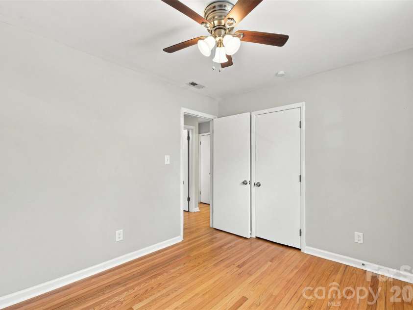 6805 Ellendale Drive, Charlotte, NC 28217.  MLS# CAR4399657, YatesRealty ID 42489. 