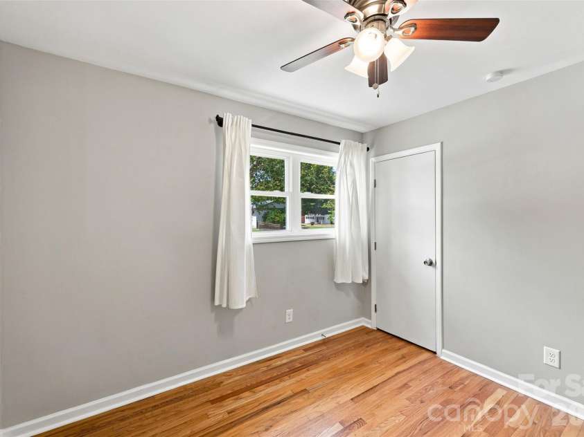 6805 Ellendale Drive, Charlotte, NC 28217.  MLS# CAR4399657, YatesRealty ID 42489. 