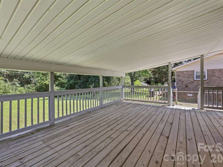 6805 Ellendale Drive, Charlotte, NC 28217.  MLS# CAR4399657, YatesRealty ID 42489. 