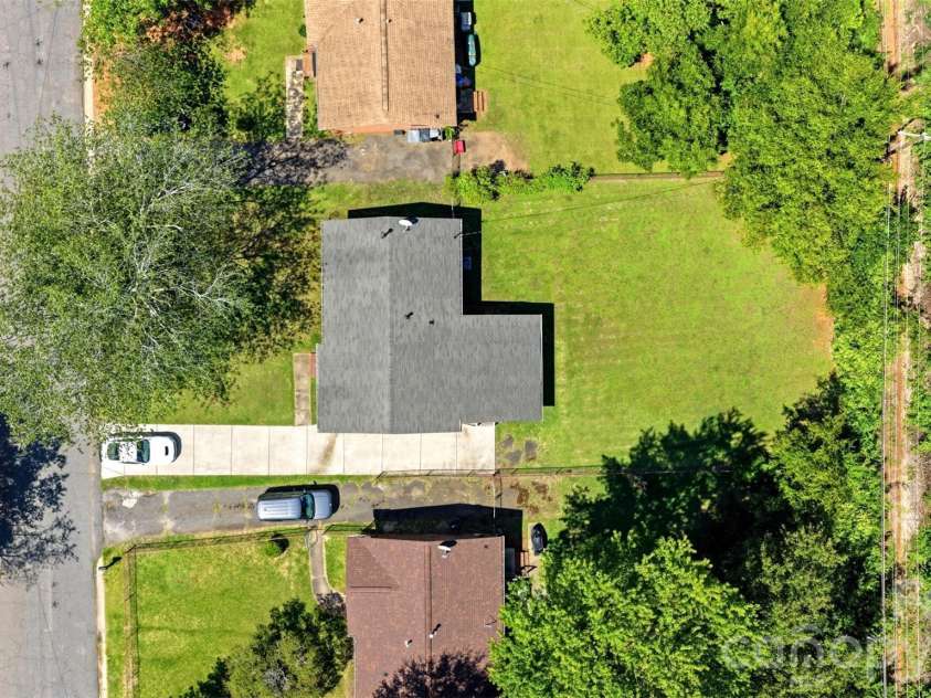 6805 Ellendale Drive, Charlotte, NC 28217.  MLS# CAR4399657, YatesRealty ID 42489. 