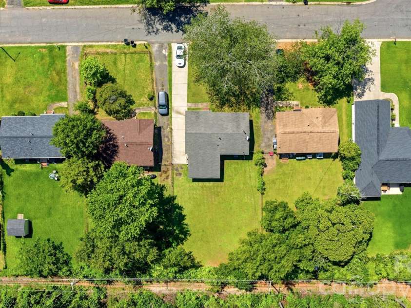 6805 Ellendale Drive, Charlotte, NC 28217.  MLS# CAR4399657, YatesRealty ID 42489. 