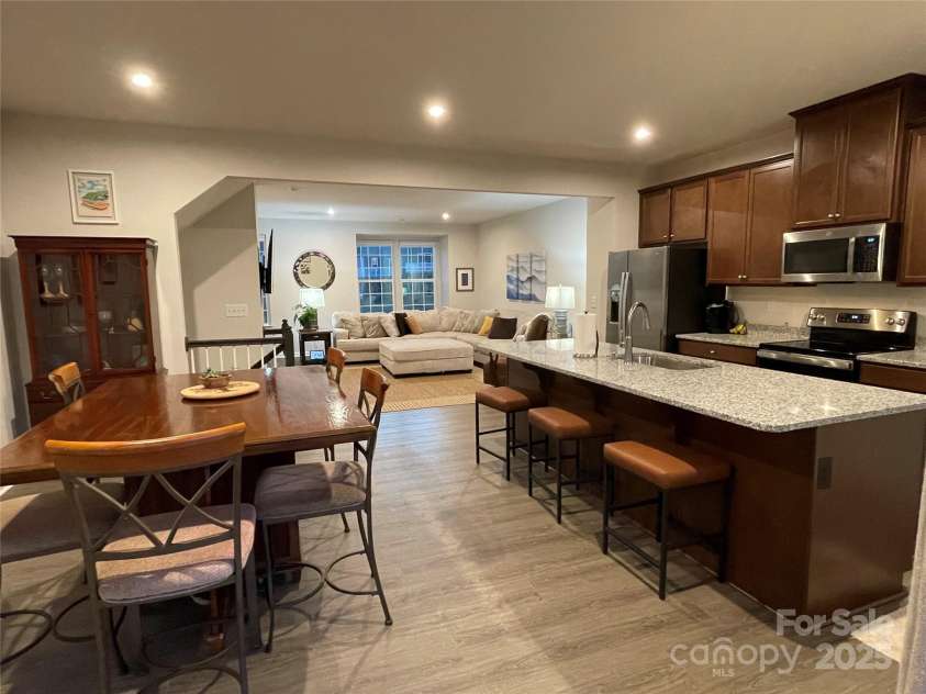 2133 Tupelo Grove Lane, Gastonia, NC 28054.  MLS# CAR4206022, YatesRealty ID 4249. Large island with breakfast bar plus dining area