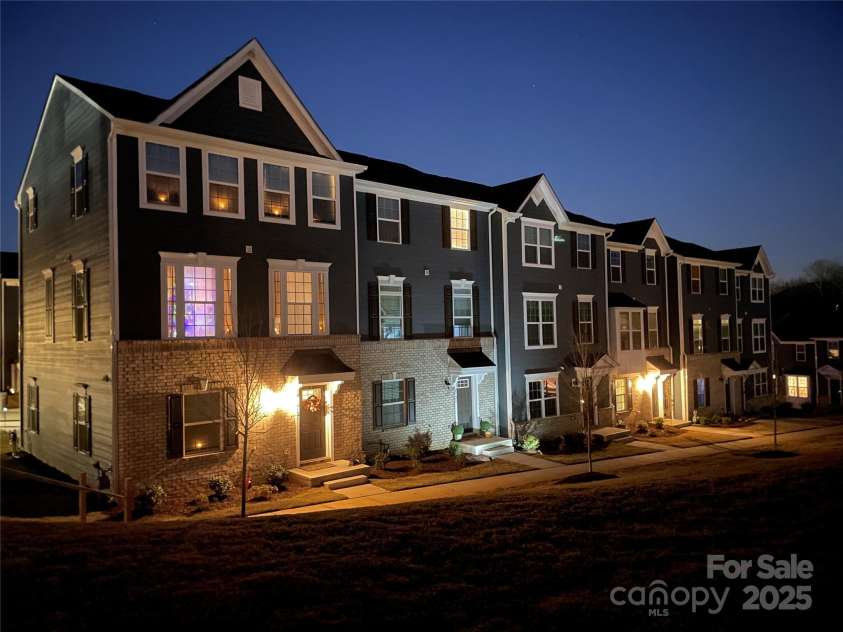 2133 Tupelo Grove Lane, Gastonia, NC 28054.  MLS# CAR4206022, YatesRealty ID 4249. Location of unit in building is light toward the middle