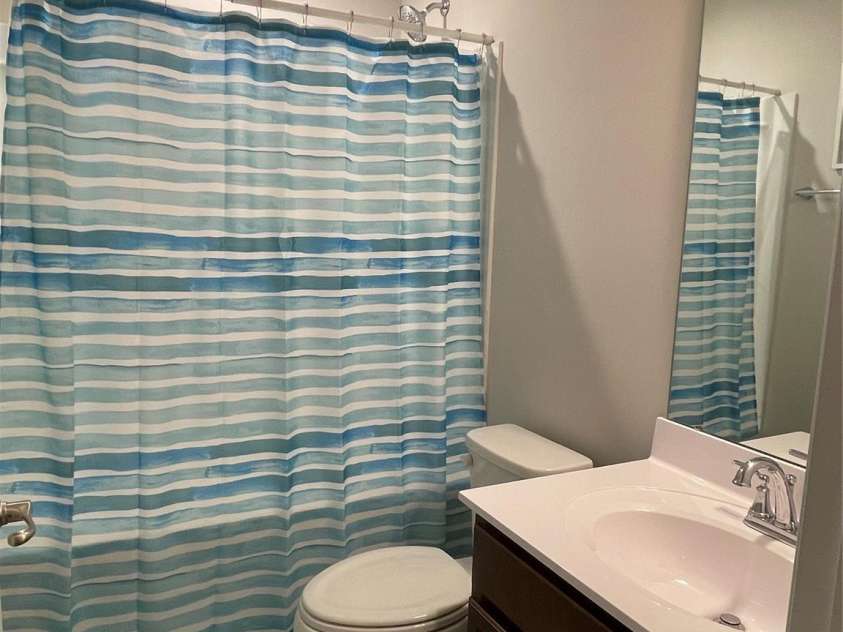 2133 Tupelo Grove Lane, Gastonia, NC 28054.  MLS# CAR4206022, YatesRealty ID 4249. Upper level hall bath