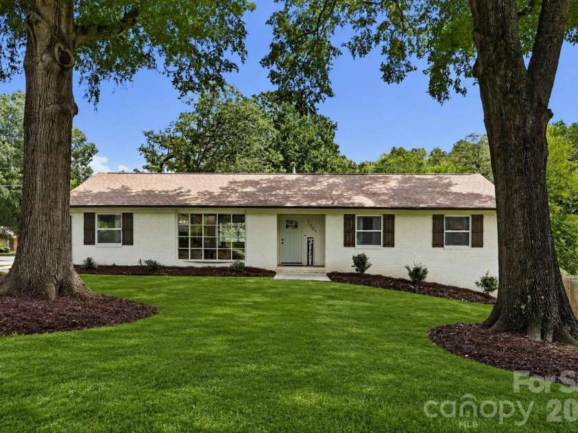 1301 Manchester Lane, Charlotte, NC 28227.  MLS# CAR4402084, YatesRealty ID 42493. 