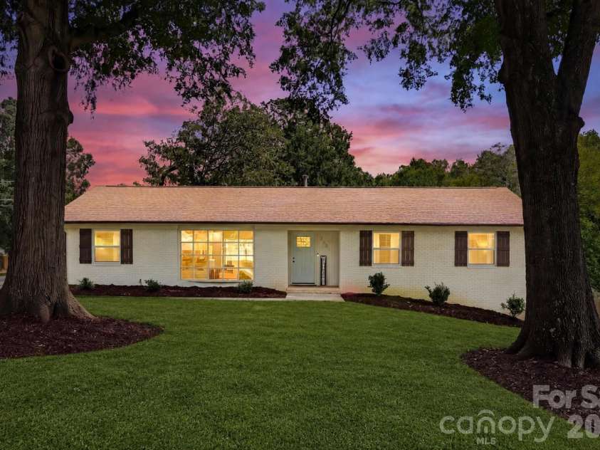 1301 Manchester Lane, Charlotte, NC 28227.  MLS# CAR4402084, YatesRealty ID 42493. 