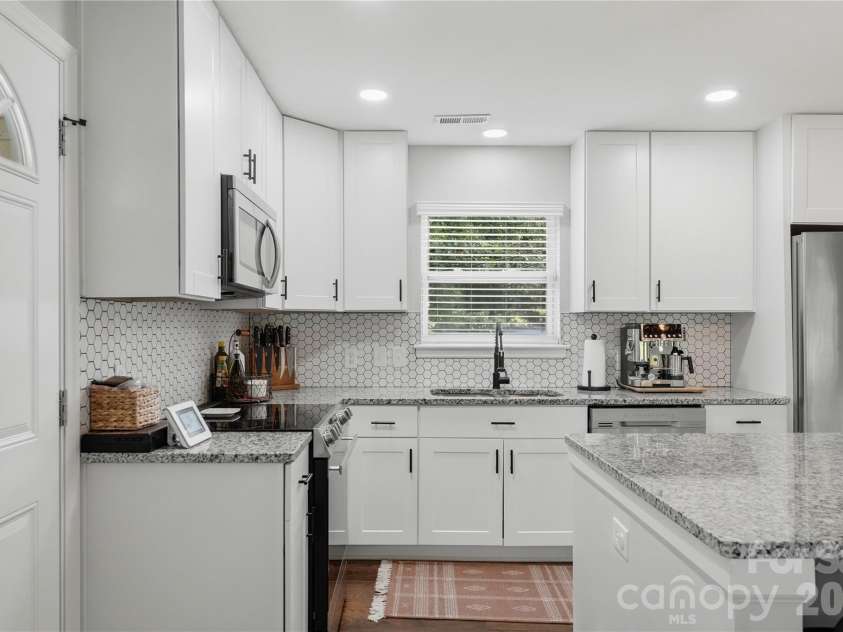 1301 Manchester Lane, Charlotte, NC 28227.  MLS# CAR4402084, YatesRealty ID 42493. 