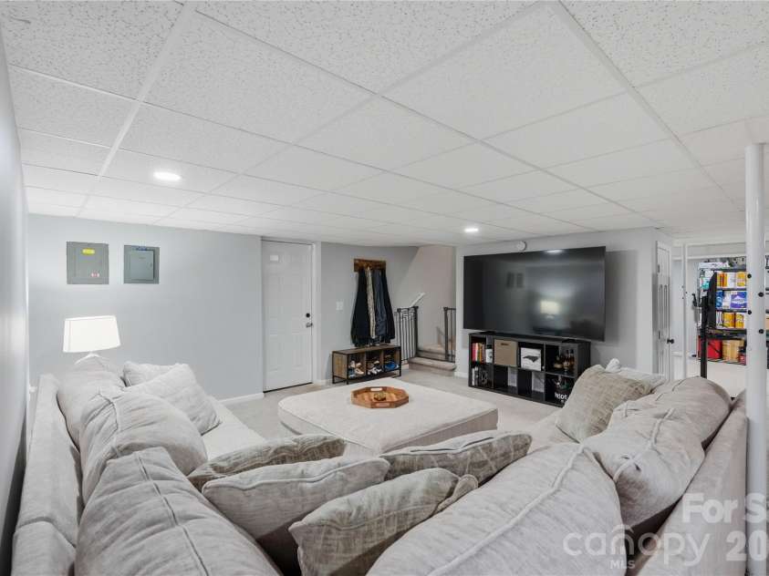 1301 Manchester Lane, Charlotte, NC 28227.  MLS# CAR4402084, YatesRealty ID 42493. 