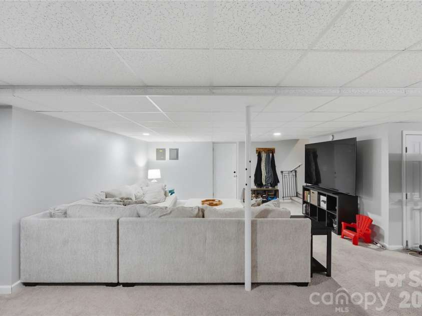 1301 Manchester Lane, Charlotte, NC 28227.  MLS# CAR4402084, YatesRealty ID 42493. 