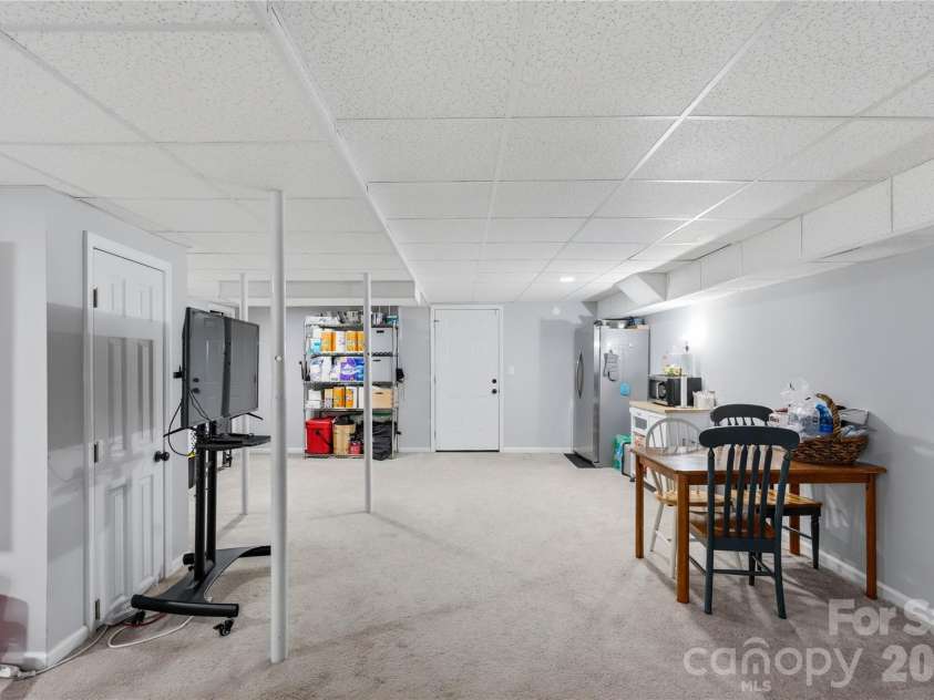 1301 Manchester Lane, Charlotte, NC 28227.  MLS# CAR4402084, YatesRealty ID 42493. 