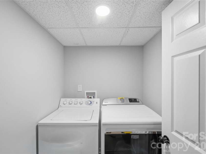 1301 Manchester Lane, Charlotte, NC 28227.  MLS# CAR4402084, YatesRealty ID 42493. 