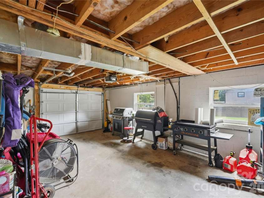 1301 Manchester Lane, Charlotte, NC 28227.  MLS# CAR4402084, YatesRealty ID 42493. 
