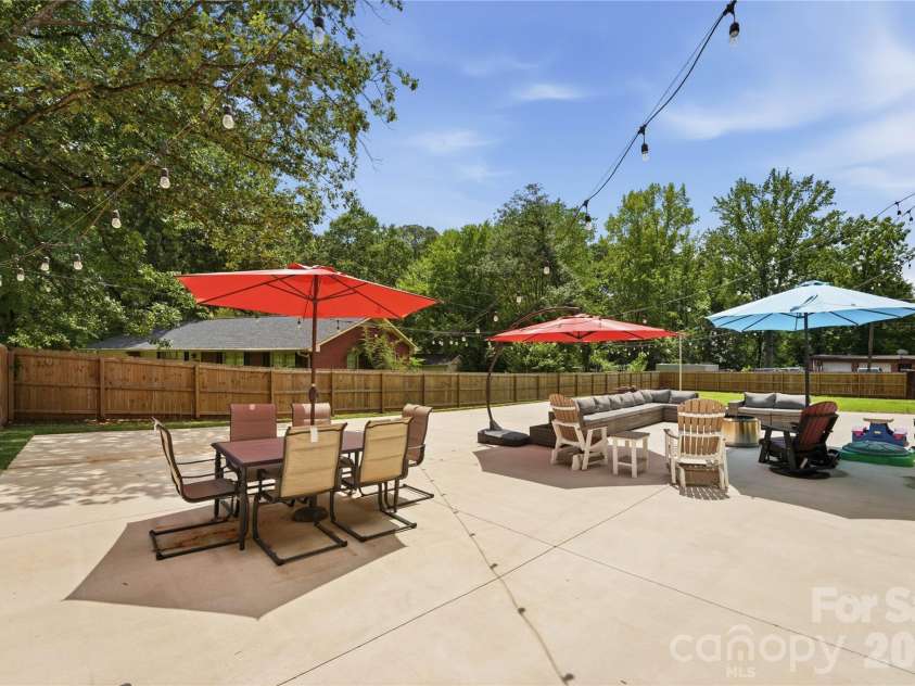 1301 Manchester Lane, Charlotte, NC 28227.  MLS# CAR4402084, YatesRealty ID 42493. 