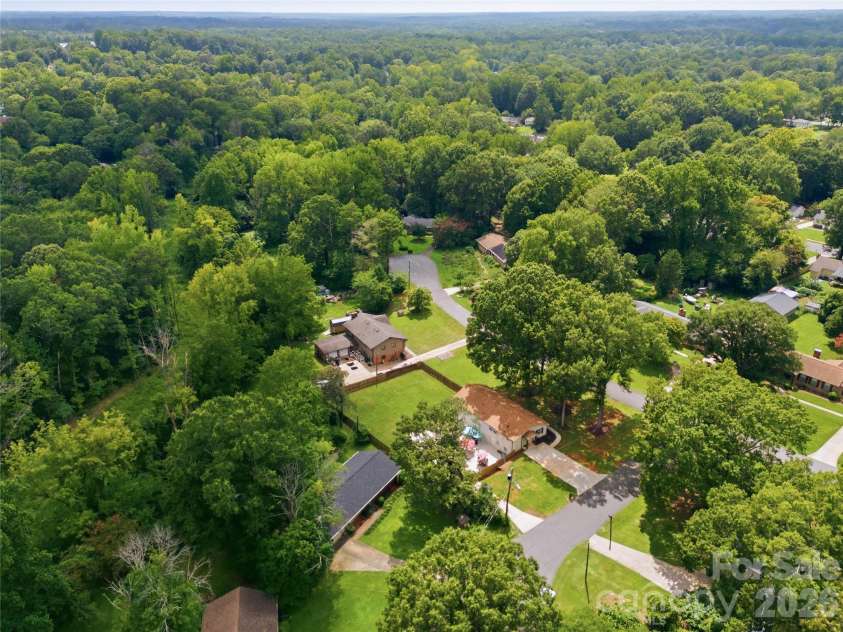 1301 Manchester Lane, Charlotte, NC 28227.  MLS# CAR4402084, YatesRealty ID 42493. 