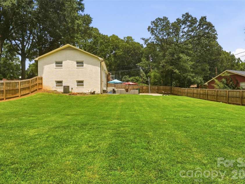 1301 Manchester Lane, Charlotte, NC 28227.  MLS# CAR4402084, YatesRealty ID 42493. 