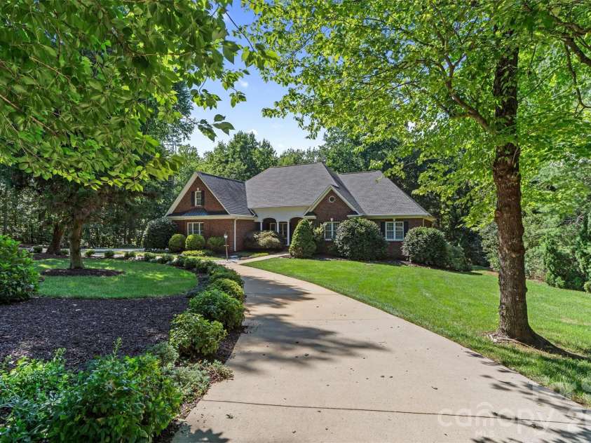 675 Heather Drive, Lincolnton, NC 28092.  MLS# CAR4410217, YatesRealty ID 42494. 