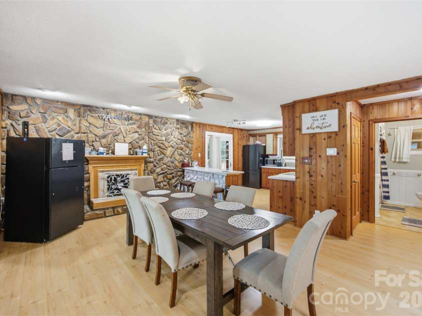 7016 Hyde Street, Sherrills Ford, NC 28673.  MLS# CAR4409956, YatesRealty ID 42495. Eating Area