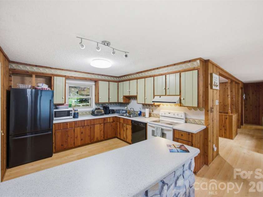 7016 Hyde Street, Sherrills Ford, NC 28673.  MLS# CAR4409956, YatesRealty ID 42495. Kitchen