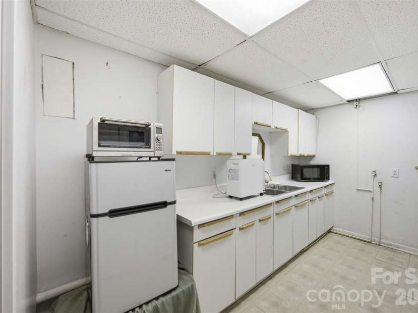 7016 Hyde Street, Sherrills Ford, NC 28673.  MLS# CAR4409956, YatesRealty ID 42495. Spacious Laundry Room