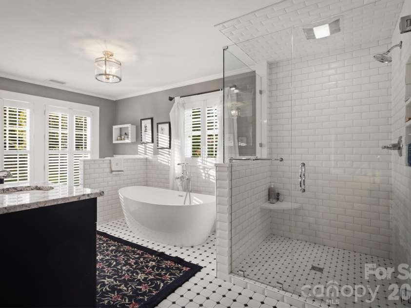 501 Norwood Street, Lenoir, NC 28645.  MLS# CAR4405733, YatesRealty ID 42496. 