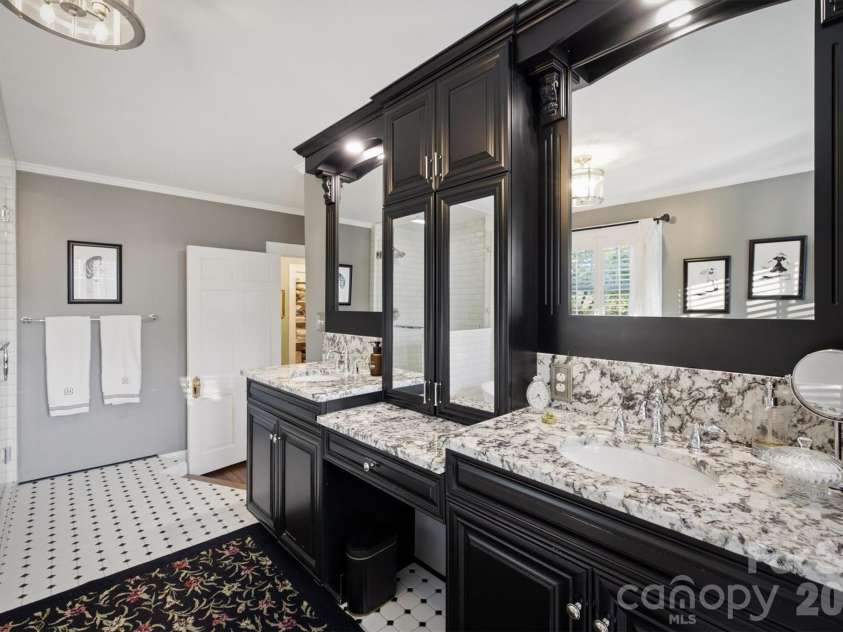 501 Norwood Street, Lenoir, NC 28645.  MLS# CAR4405733, YatesRealty ID 42496. 