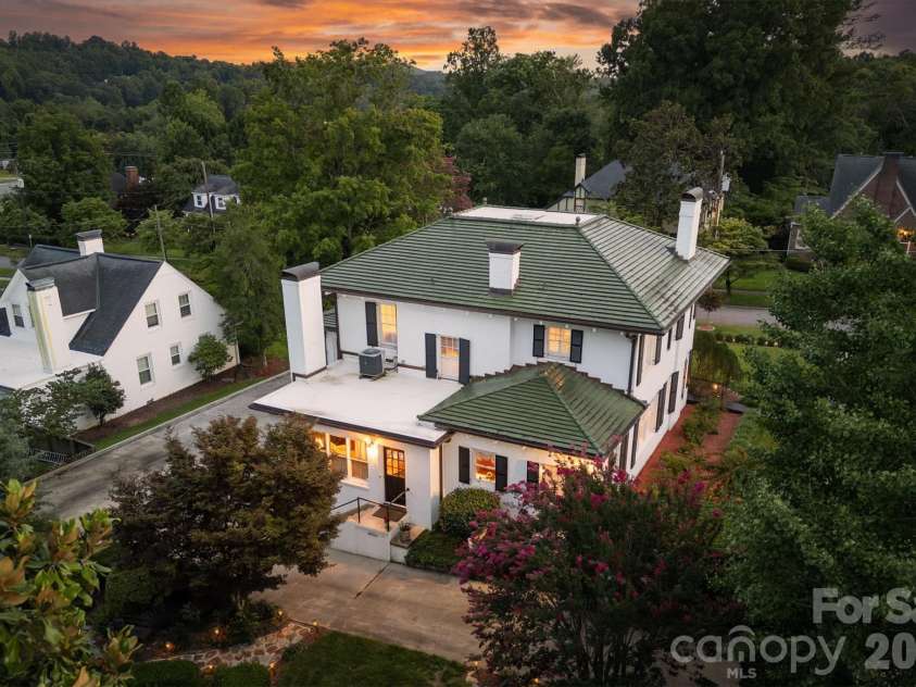 501 Norwood Street, Lenoir, NC 28645.  MLS# CAR4405733, YatesRealty ID 42496. 