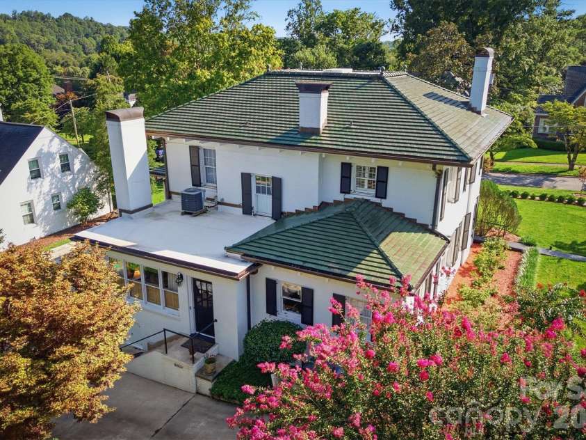 501 Norwood Street, Lenoir, NC 28645.  MLS# CAR4405733, YatesRealty ID 42496. 