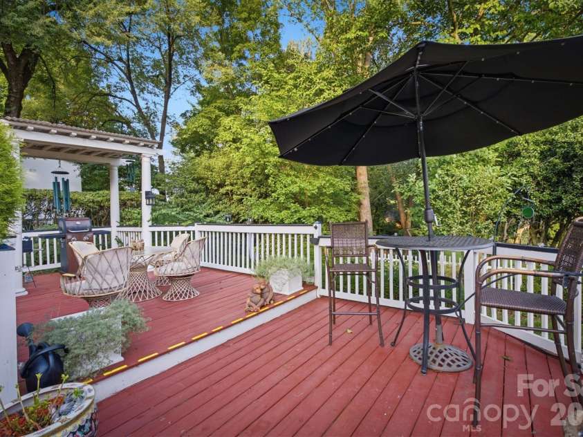501 Norwood Street, Lenoir, NC 28645.  MLS# CAR4405733, YatesRealty ID 42496. 