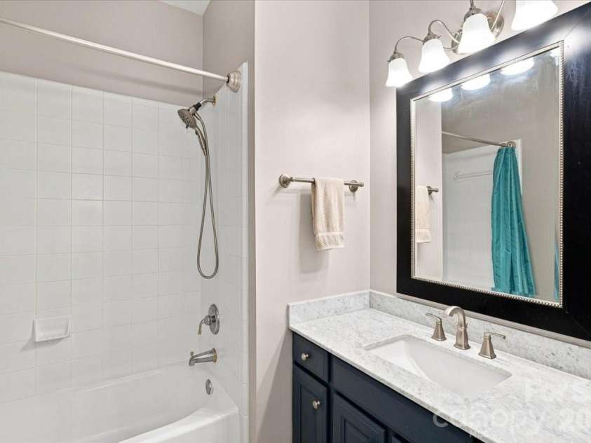 1210 Glynwater Lane, Waxhaw, NC 28173.  MLS# CAR4411817, YatesRealty ID 42497. Hallway Full Bath
