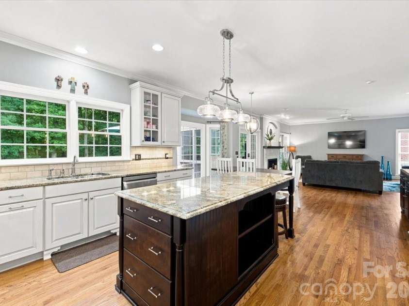 1210 Glynwater Lane, Waxhaw, NC 28173.  MLS# CAR4411817, YatesRealty ID 42497. Kitchen