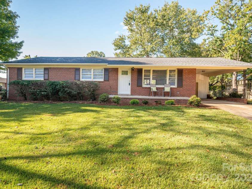 3501 Cinderella Drive, Dallas, NC 28034.  MLS# CAR4309023, YatesRealty ID 4250. 