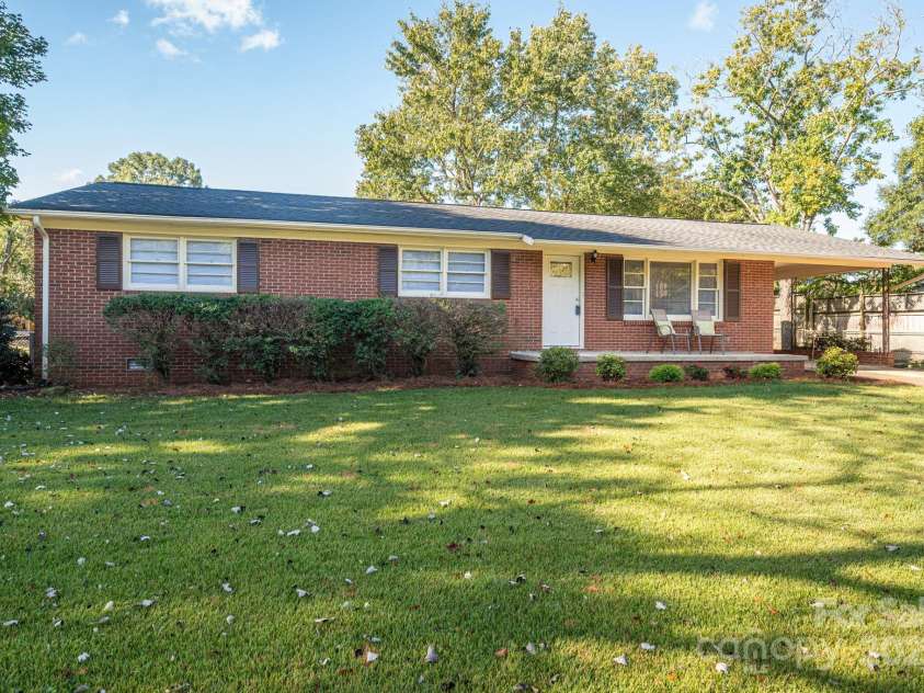3501 Cinderella Drive, Dallas, NC 28034.  MLS# CAR4309023, YatesRealty ID 4250. 