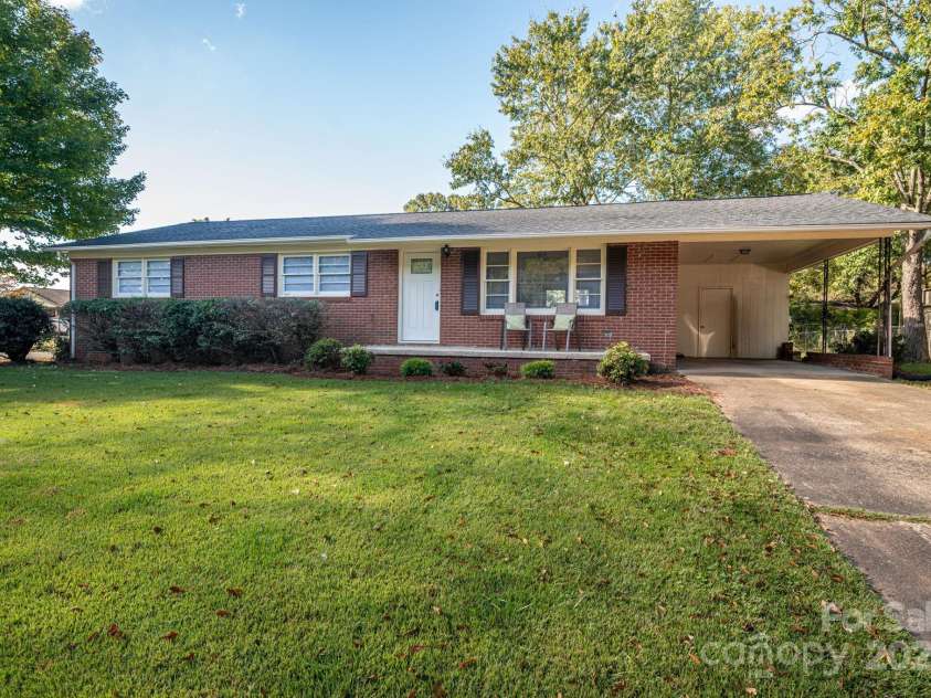 3501 Cinderella Drive, Dallas, NC 28034.  MLS# CAR4309023, YatesRealty ID 4250. 