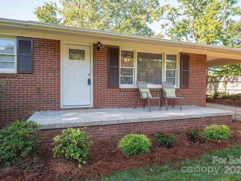 3501 Cinderella Drive, Dallas, NC 28034.  MLS# CAR4309023, YatesRealty ID 4250. 