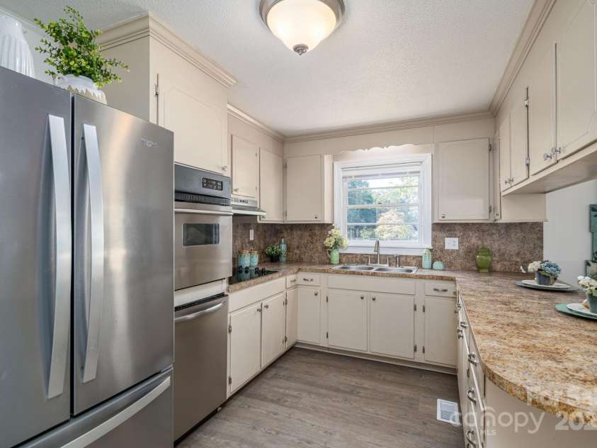 3501 Cinderella Drive, Dallas, NC 28034.  MLS# CAR4309023, YatesRealty ID 4250. 