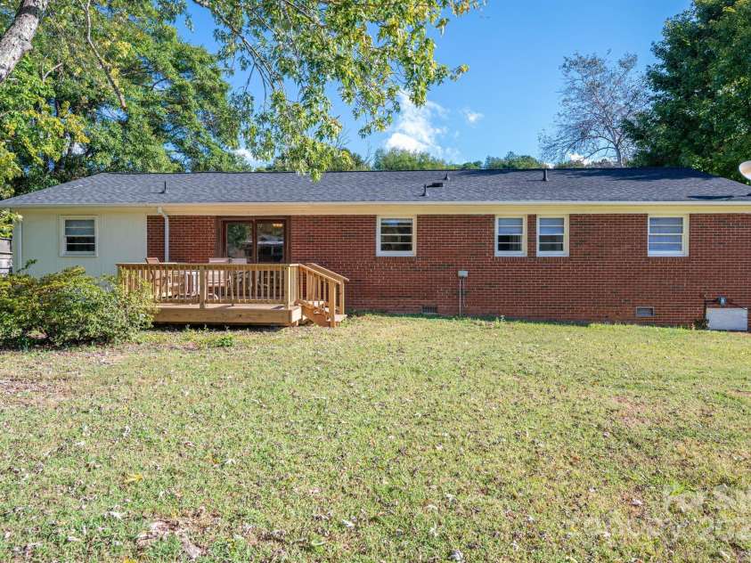 3501 Cinderella Drive, Dallas, NC 28034.  MLS# CAR4309023, YatesRealty ID 4250. 