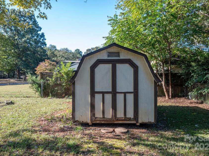 3501 Cinderella Drive, Dallas, NC 28034.  MLS# CAR4309023, YatesRealty ID 4250. 