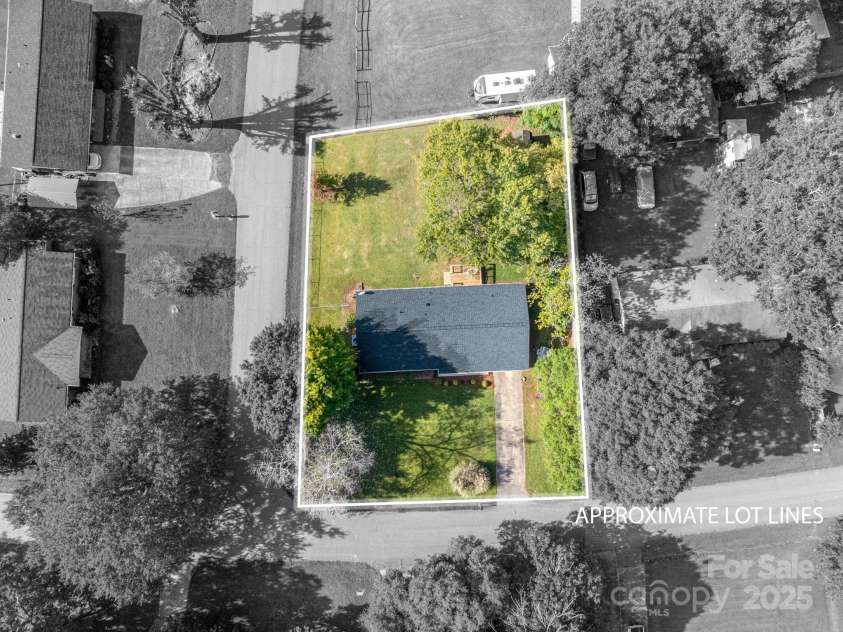 3501 Cinderella Drive, Dallas, NC 28034.  MLS# CAR4309023, YatesRealty ID 4250. 