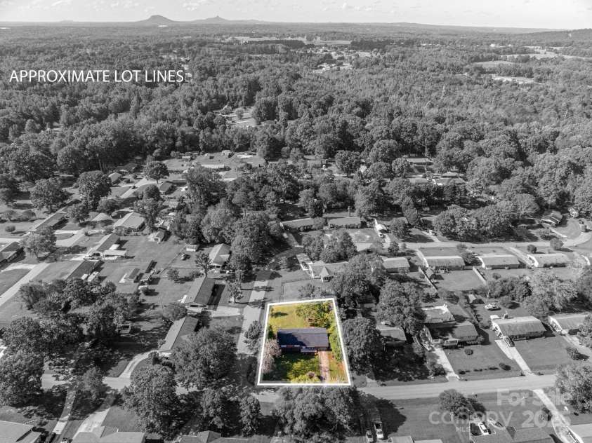 3501 Cinderella Drive, Dallas, NC 28034.  MLS# CAR4309023, YatesRealty ID 4250. 