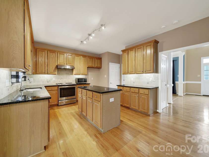5709 Mallard Grove Road, Charlotte, NC 28269.  MLS# CAR4412816, YatesRealty ID 42502. 