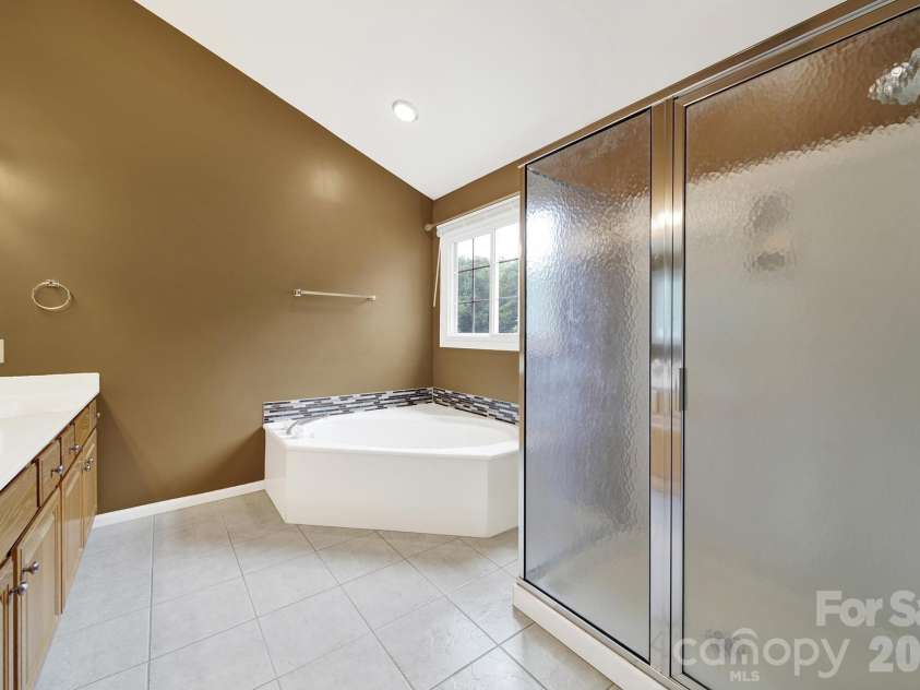 5709 Mallard Grove Road, Charlotte, NC 28269.  MLS# CAR4412816, YatesRealty ID 42502. 