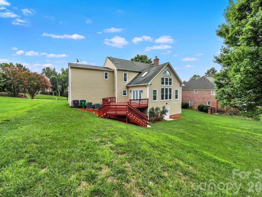 5709 Mallard Grove Road, Charlotte, NC 28269.  MLS# CAR4412816, YatesRealty ID 42502. 