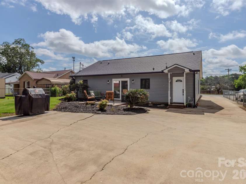 506 Cansler Street, Kings Mountain, NC 28086.  MLS# CAR4412832, YatesRealty ID 42503. 
