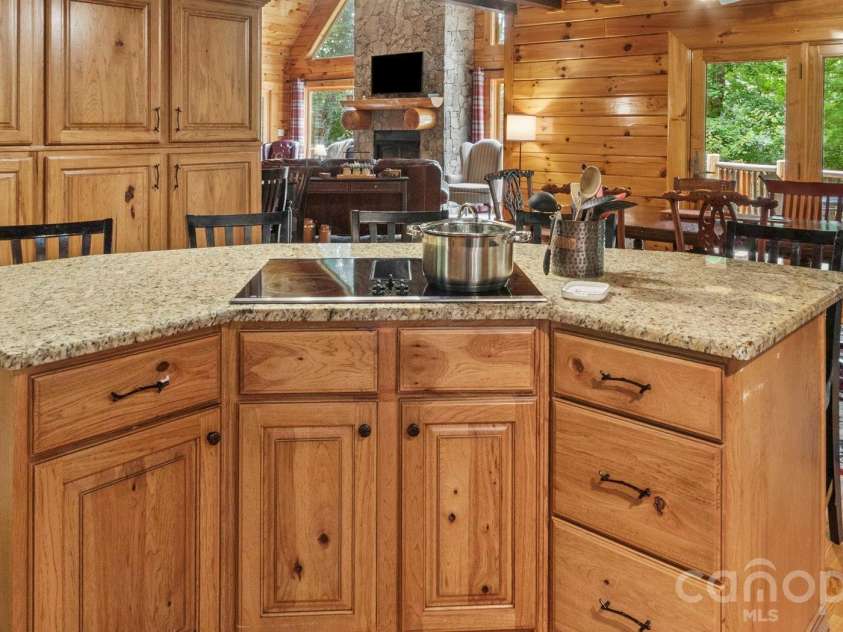 475 Toe River Road, Burnsville, NC 28714.  MLS# CAR4412913, YatesRealty ID 42506. 