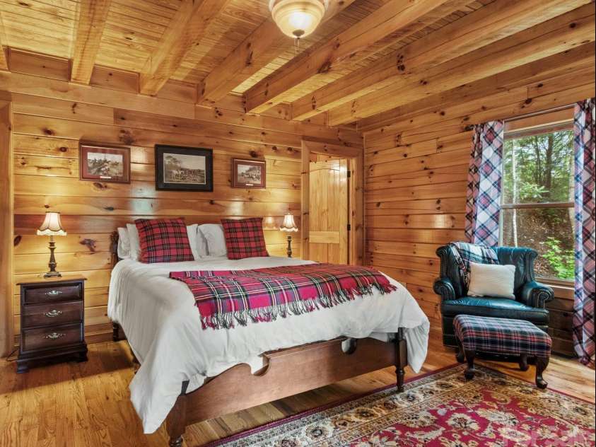475 Toe River Road, Burnsville, NC 28714.  MLS# CAR4412913, YatesRealty ID 42506. 