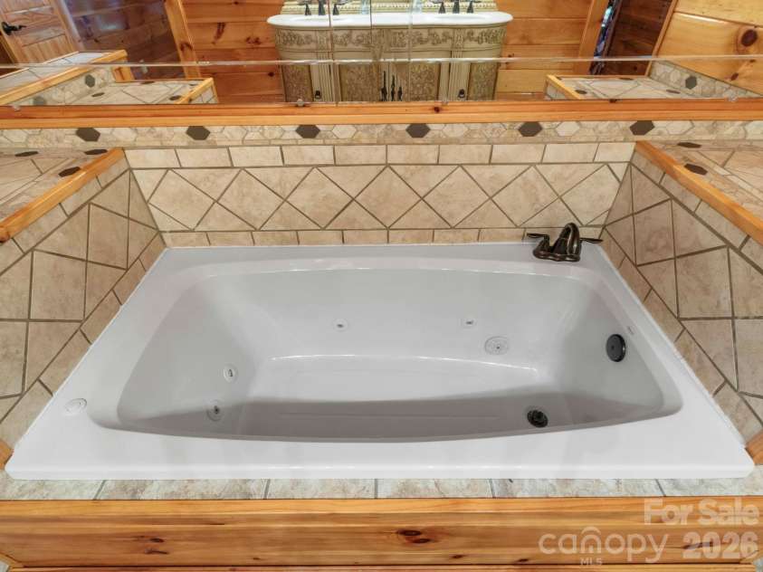 475 Toe River Road, Burnsville, NC 28714.  MLS# CAR4412913, YatesRealty ID 42506. 