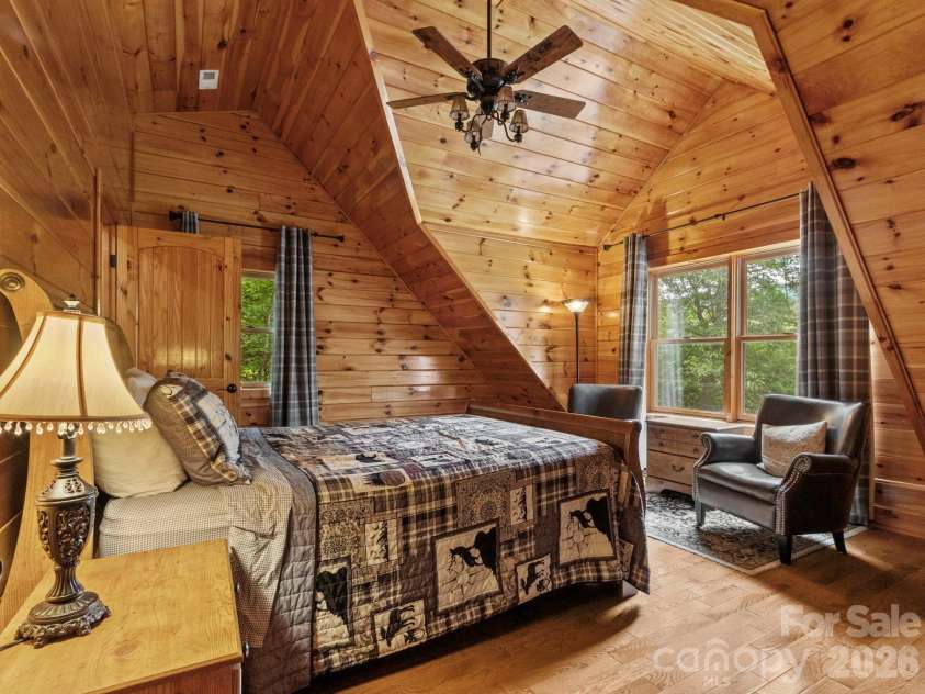 475 Toe River Road, Burnsville, NC 28714.  MLS# CAR4412913, YatesRealty ID 42506. 