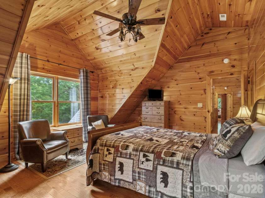 475 Toe River Road, Burnsville, NC 28714.  MLS# CAR4412913, YatesRealty ID 42506. 