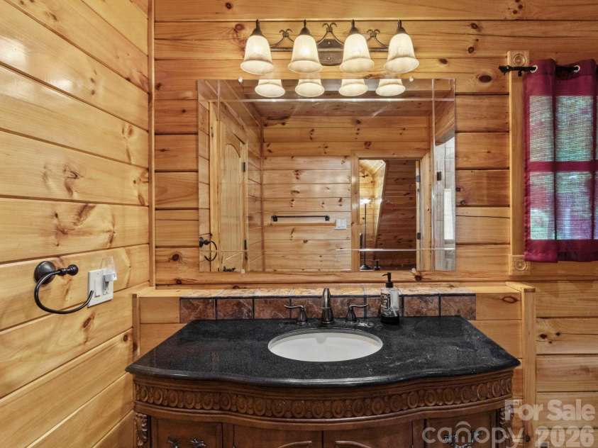 475 Toe River Road, Burnsville, NC 28714.  MLS# CAR4412913, YatesRealty ID 42506. 